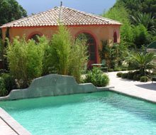 swimming pool and jacuzzi-220x190.jpg