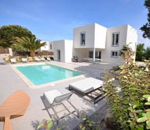 anghjullela-calvi-location-villa-corse-villasnmandarine-piscine-privé-220x190.jpg