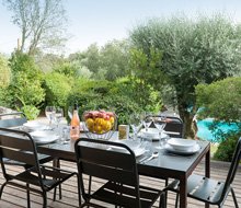 corsica_bule_terras_zwembad_olijfboom_220x190.jpg